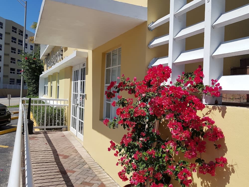 Beach Place Hotel 1