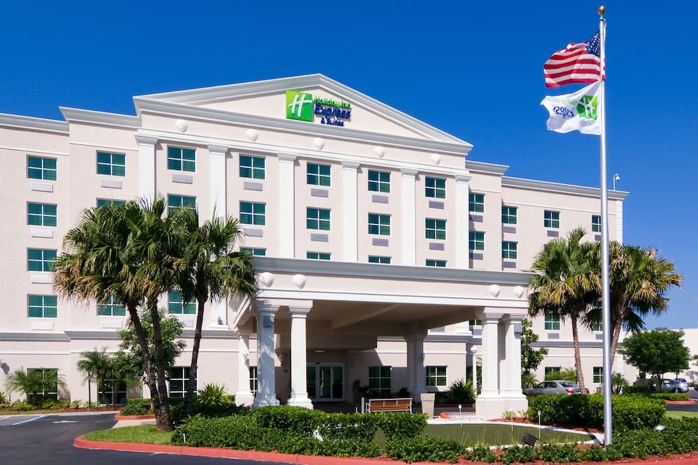 Holiday Inn Express & Suites Kendall, an IHG Hotel 1