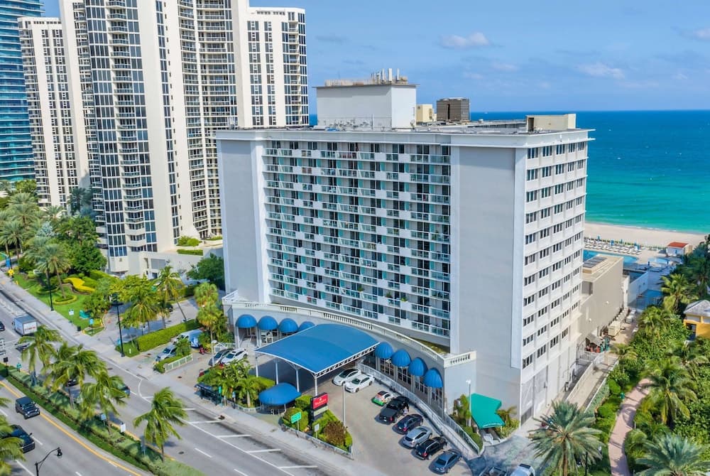 Ramada Plaza by Wyndham Marco Polo Beach Resort 1