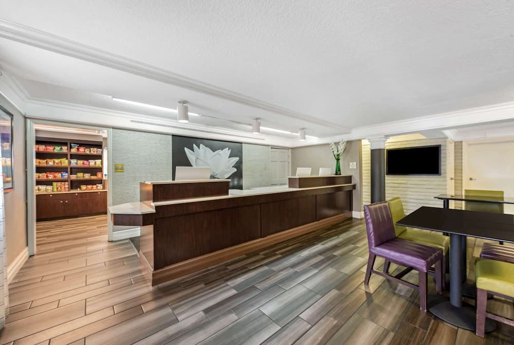 La Quinta Inn by Wyndham Miami Airport North 1