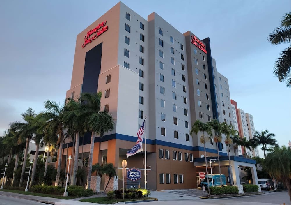Hampton Inn & Suites Miami-Airport South-Blue Lagoon 1