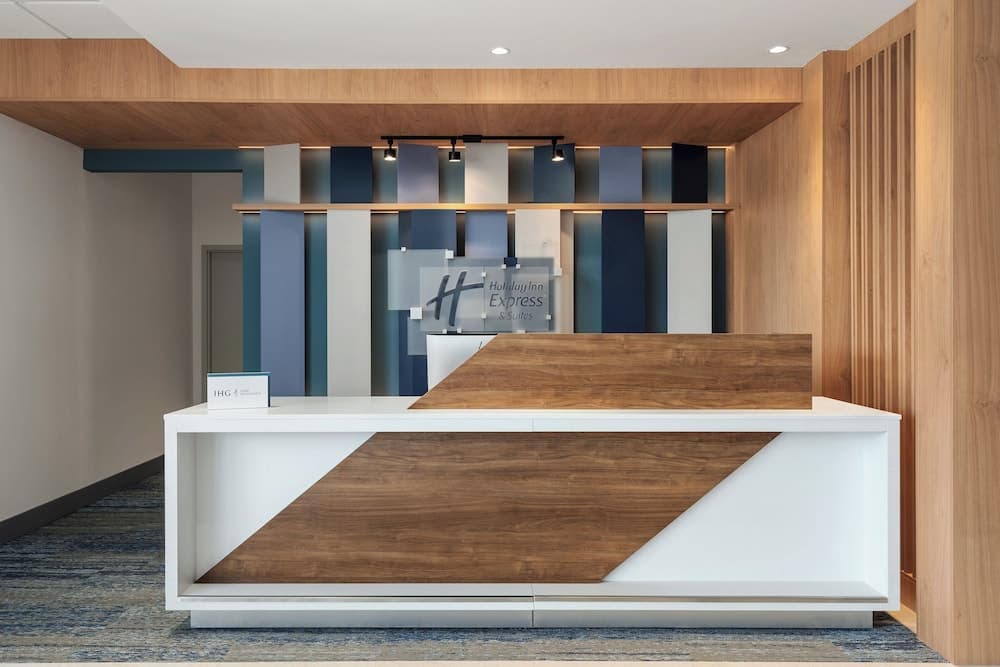 Holiday Inn Express & Suites Miami Intl Airport - 36th St 5