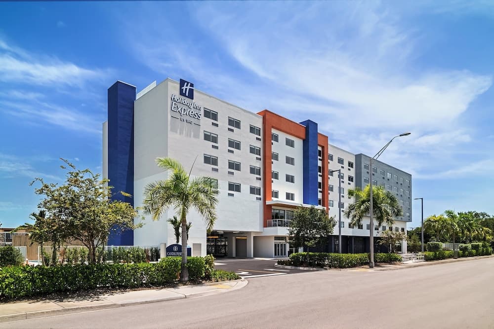 Holiday Inn Express & Suites Miami Intl Airport - 36th St