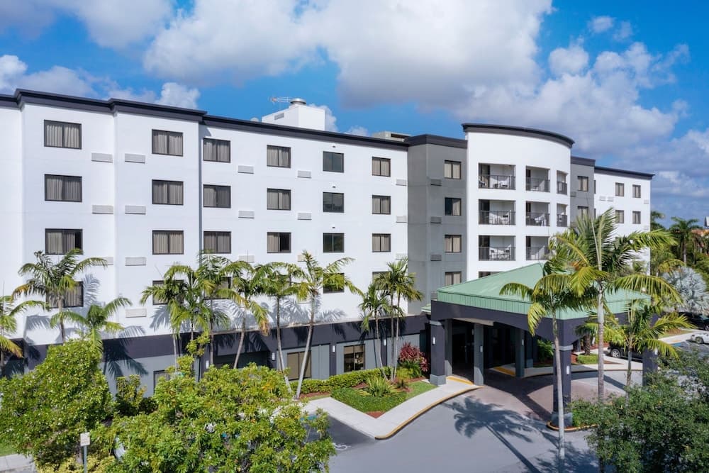 Courtyard by Marriott Miami at Dolphin Mall 1