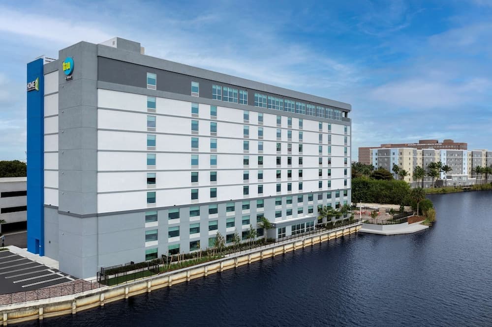 Home2 Suites by Hilton Miami Airport South Blue Lagoon 1