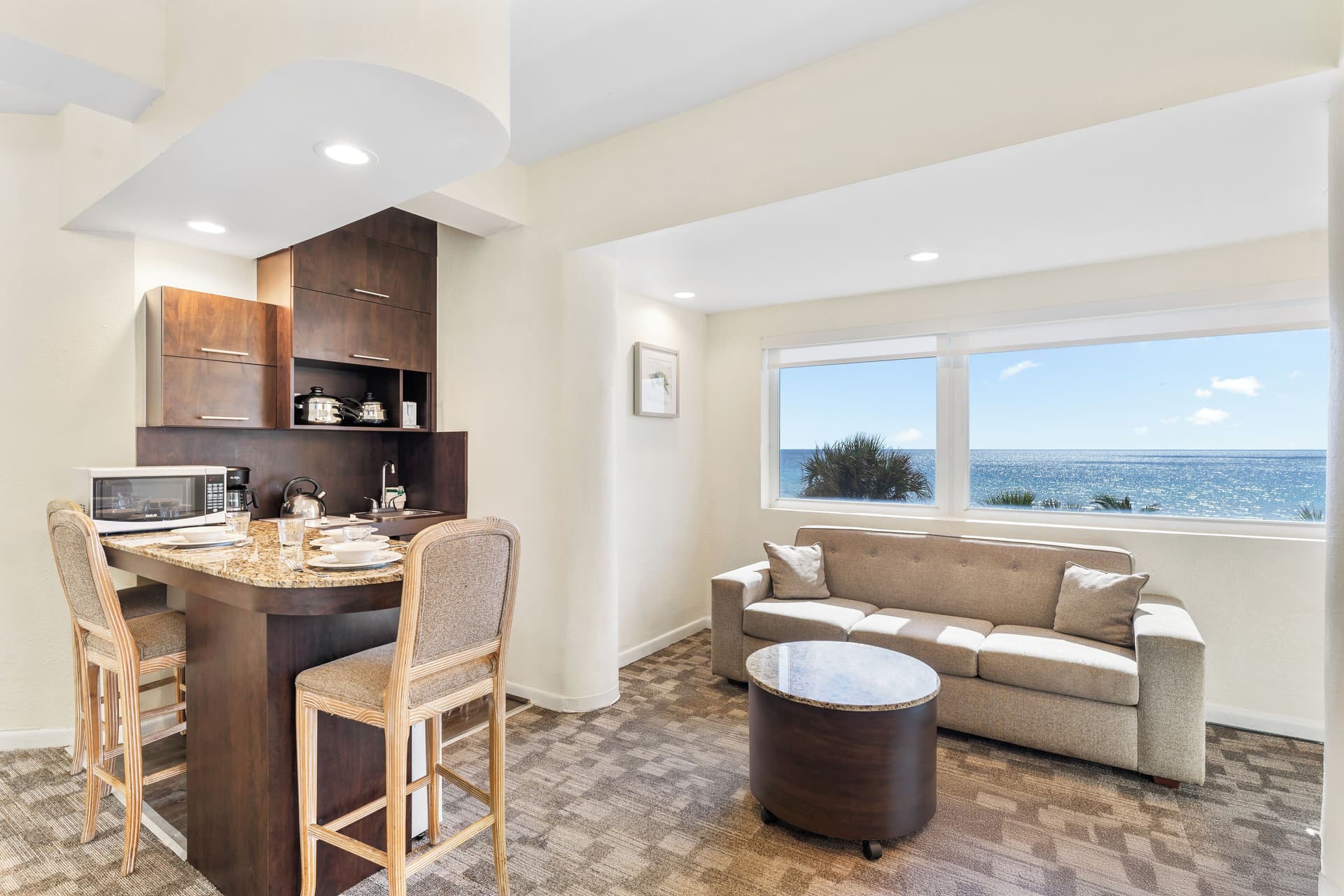 Crystal Beach Suites Miami Oceanfront Hotel 3